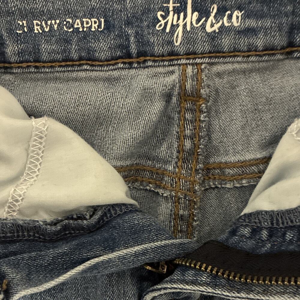 Style & Co Women's Capri Jeans Blue Medium Wash Slim Stretch 5-Pocket Size 14 - Picture 3 of 7